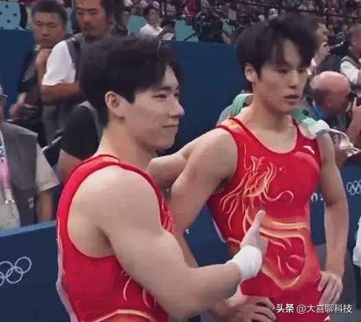 体操男子团体赛，中国队斩获银牌(体操男子团体赛,中国队斩获银牌的是谁)
