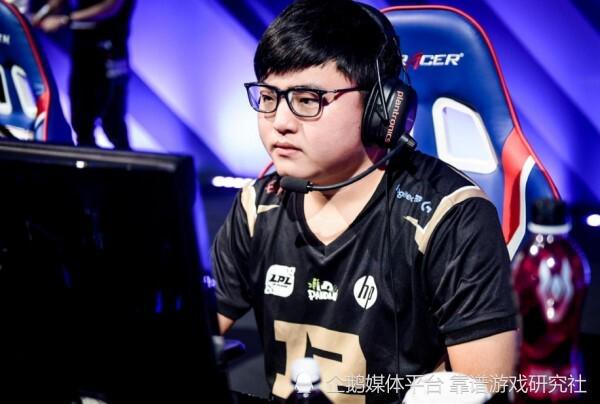 必威体育登录-包含elk才是绑架打野的那个人，风格跟Uzi一模一样50亮522回复英雄联盟的词条