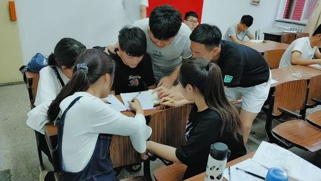 集思广益！沃尔夫斯堡队聚焦学习提高